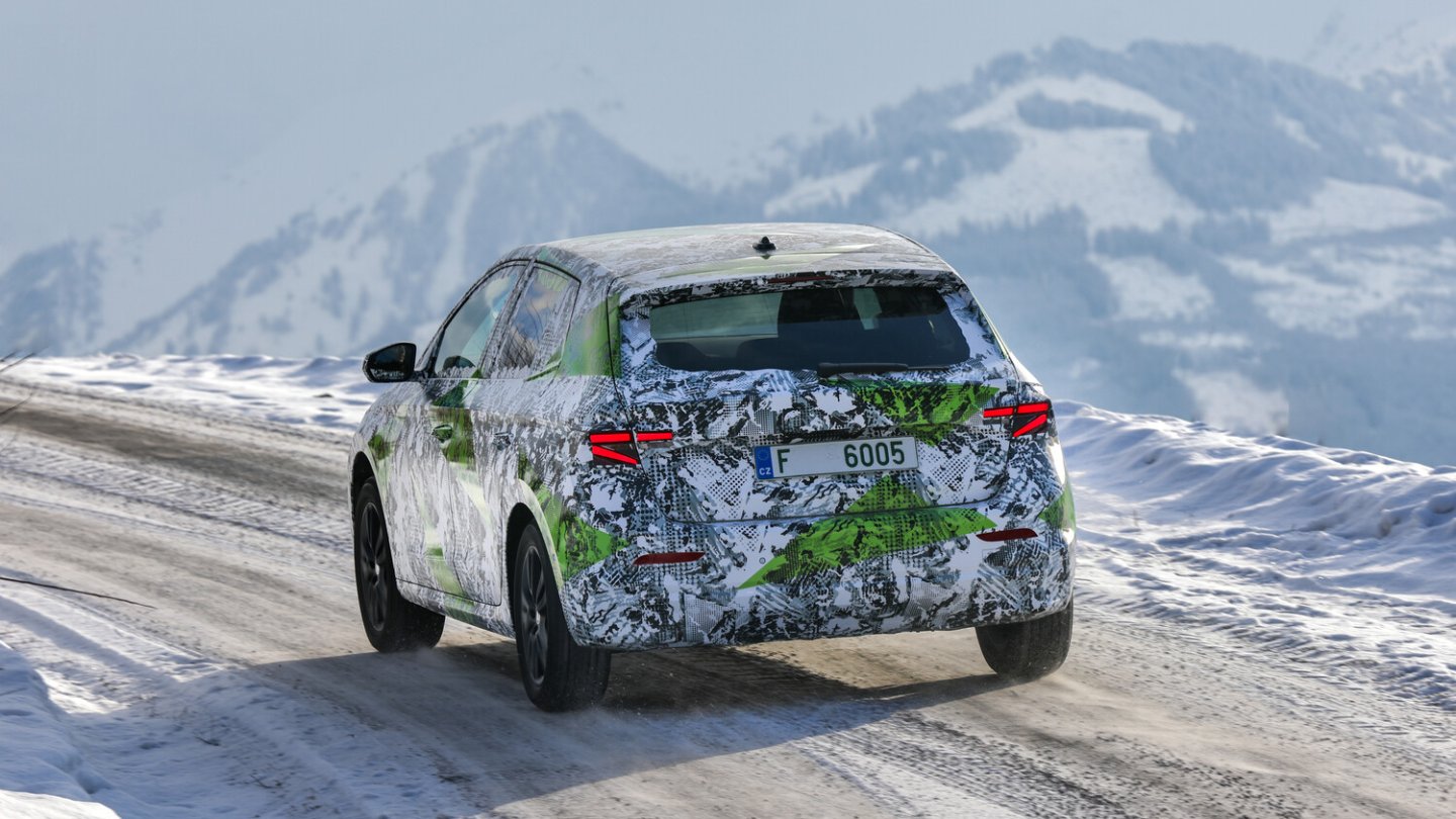 Die Heckleuchten erinnern an den SKoda Karoq.