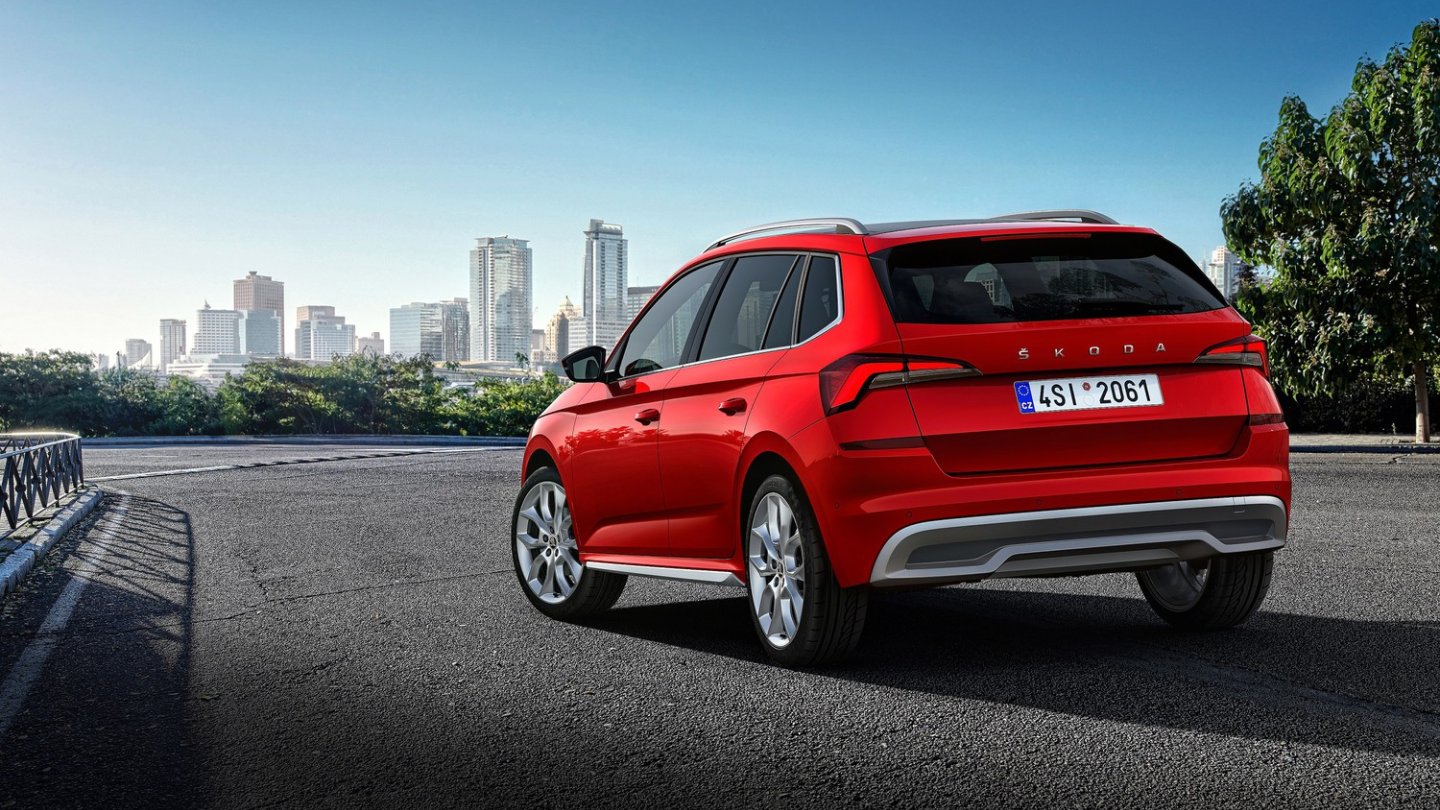 Auch der Kamiq trägt den großen Skoda-Schriftzug am Heck.