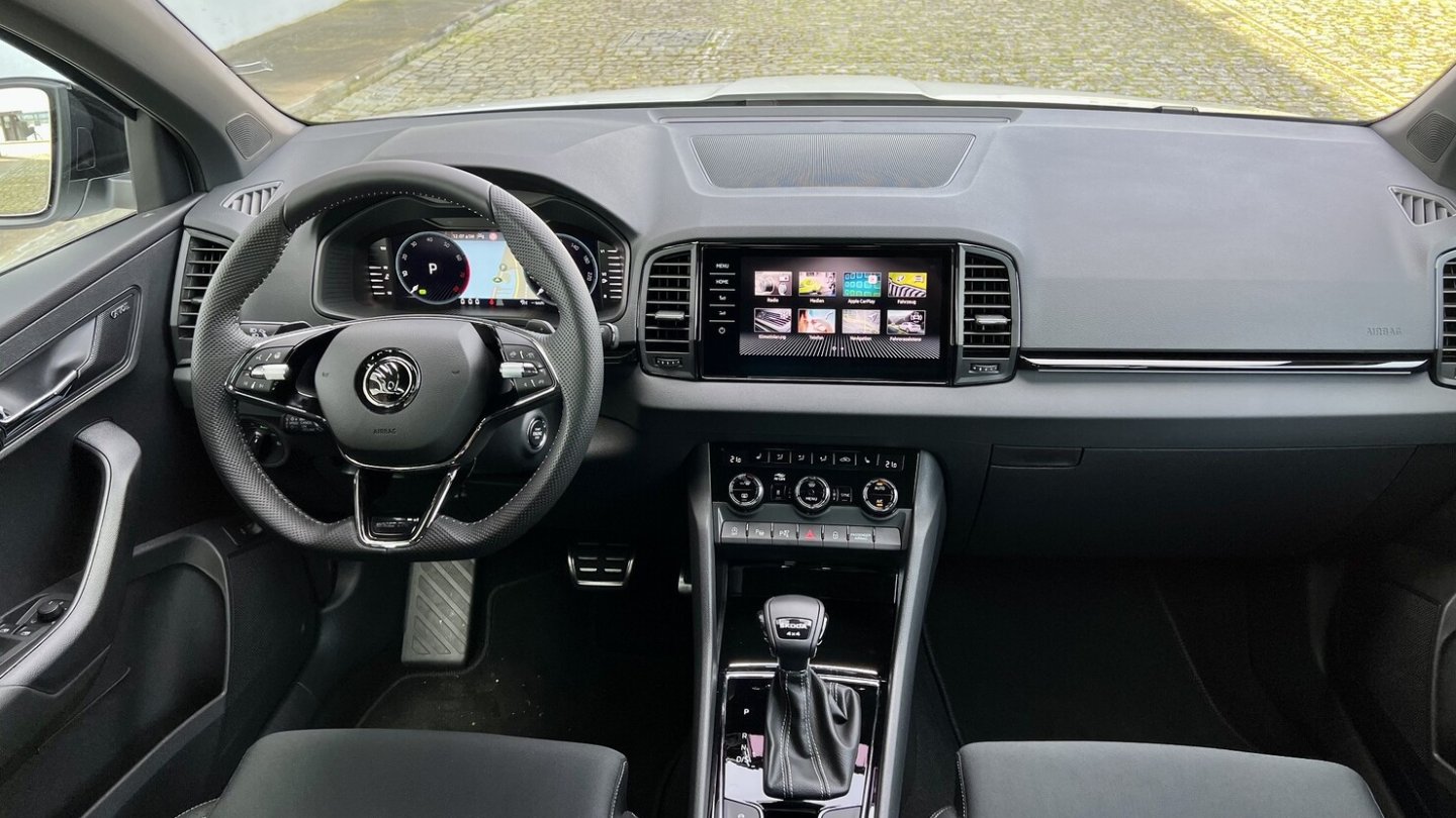 Das Lenkrad gleicht dem Volant in Octavia, Superb und Kodiaq.