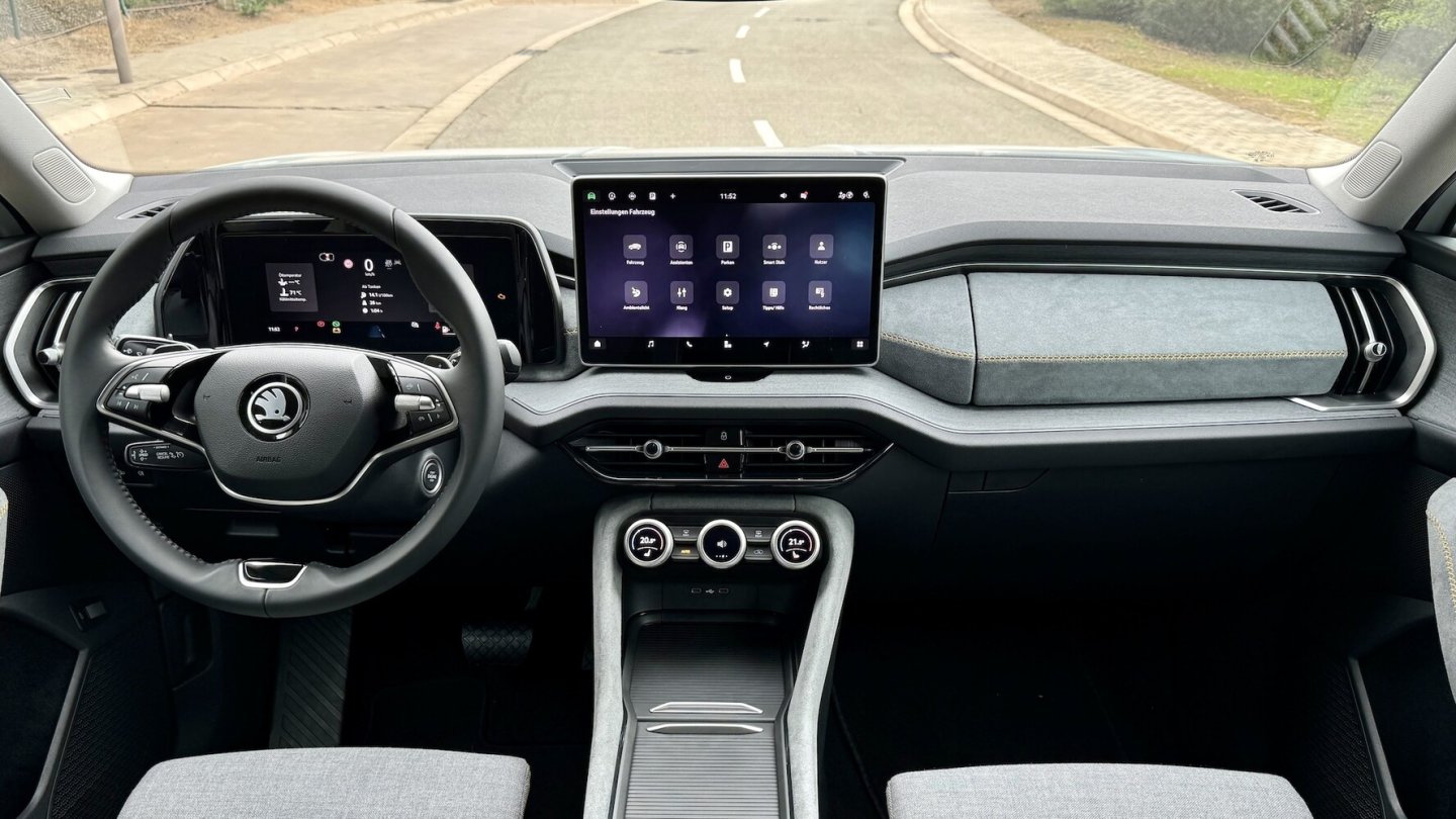 Das 13 Zoll große Display kommt mit dem optionalen Navigationssystem.