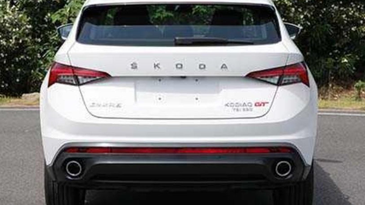 Großer Skodda-Schriftzug auf der Heckklappe des Kodiaq GT.