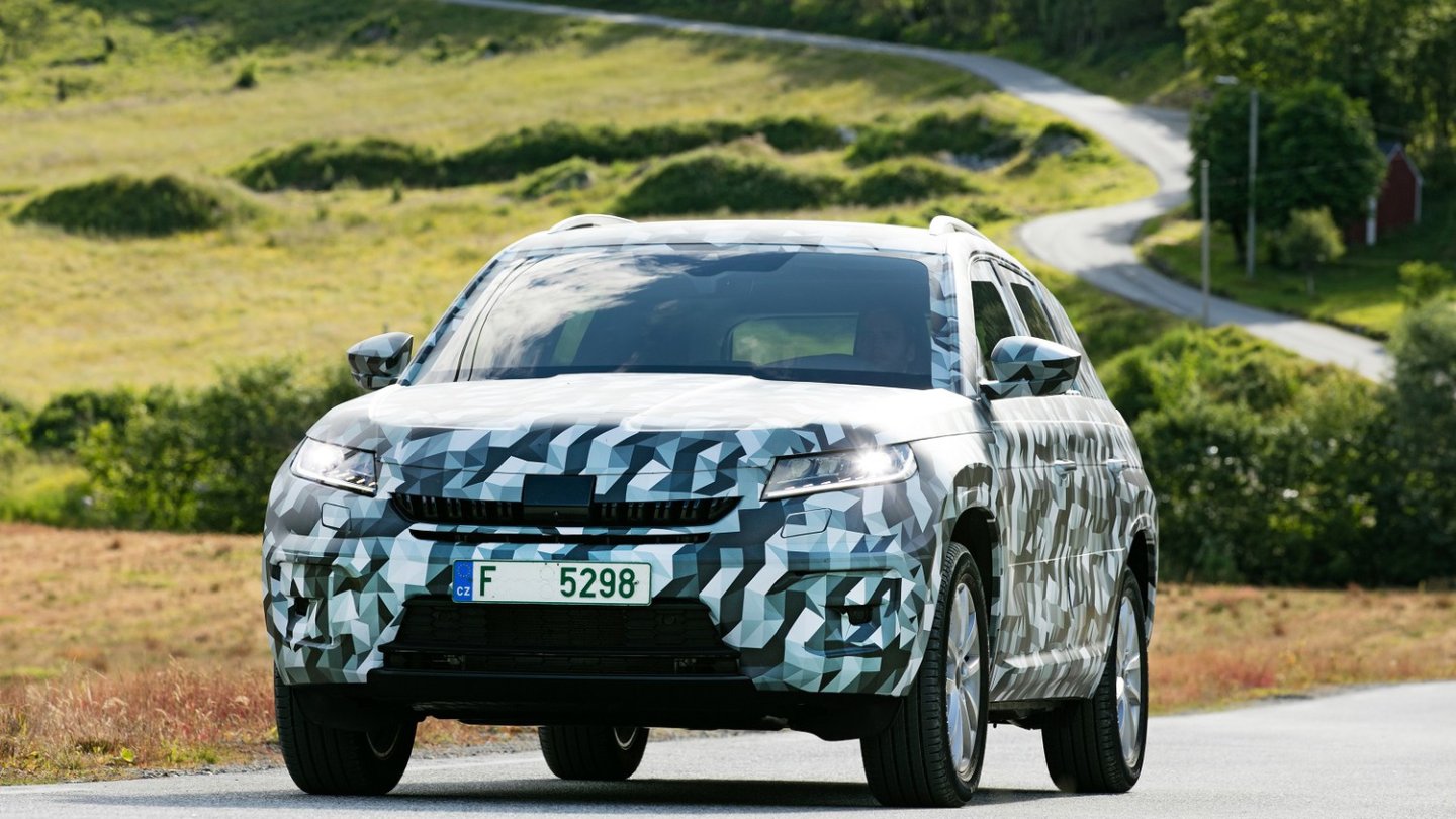 Das Vieraugengesicht versteckt der getarnte Prototyp noch.