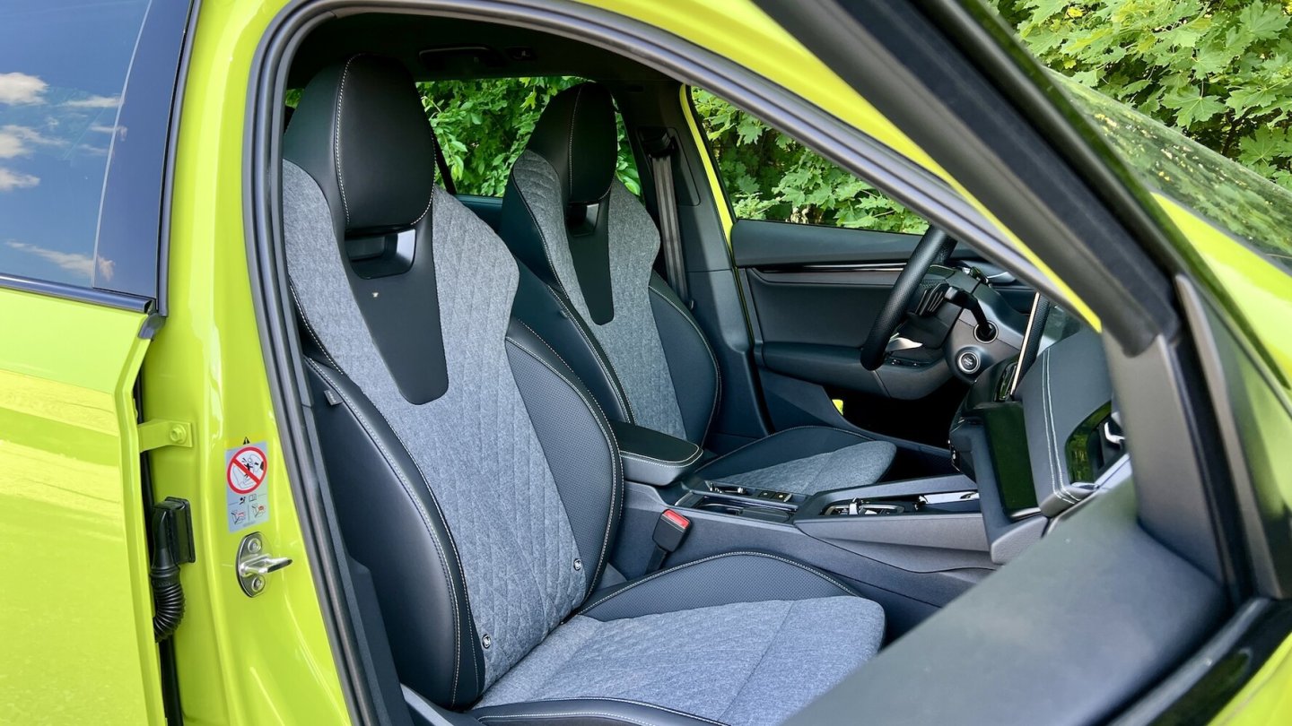 Sportsitze mit integrierten Kopfstützen im Octavia Sportline.