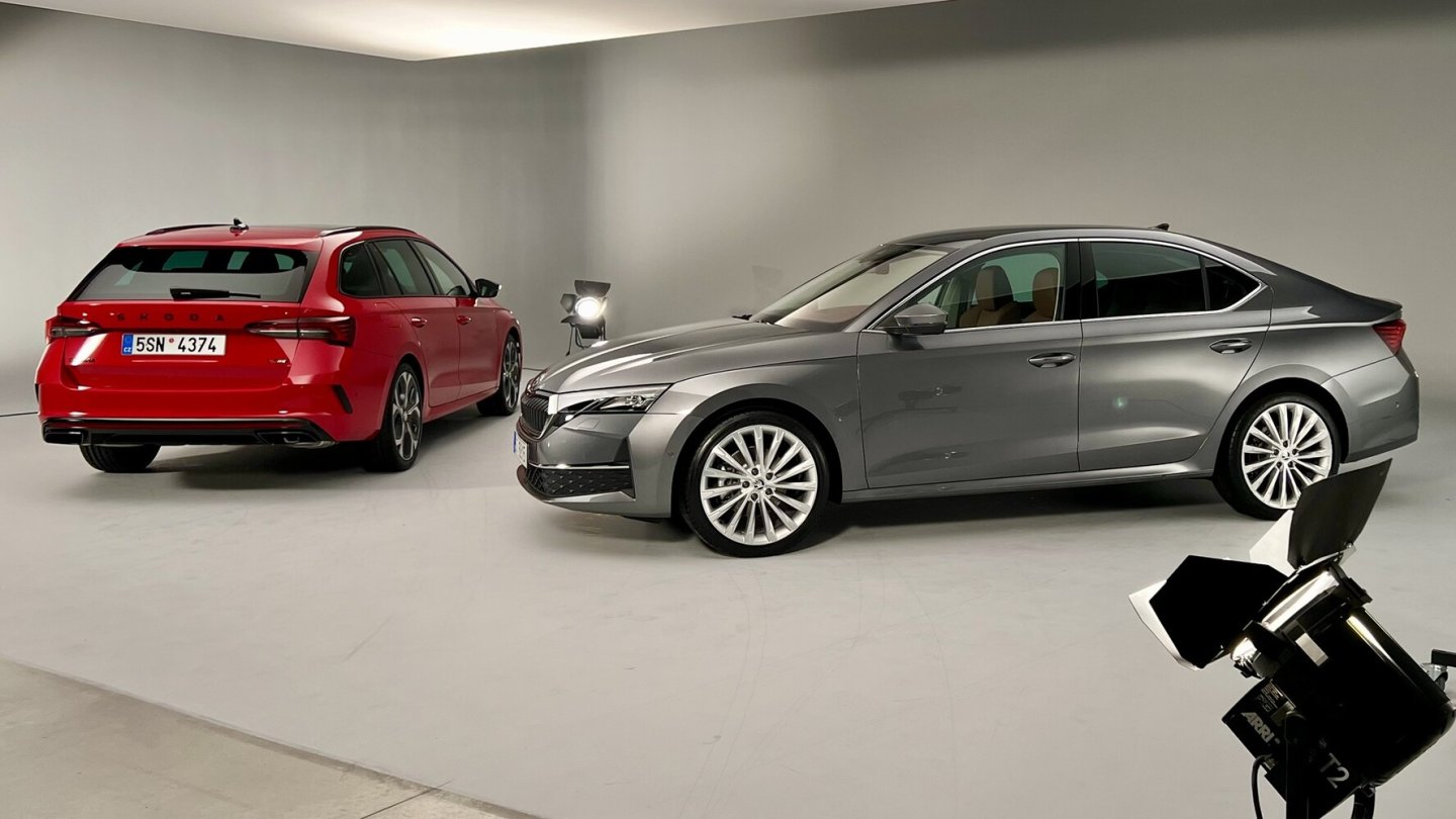 Links der neue RS, rechts der Octavia Selection.