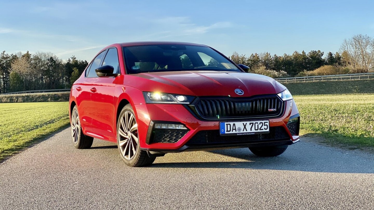 Matrix-LED-Scheinwerfer sind beim RS serienmäßig.