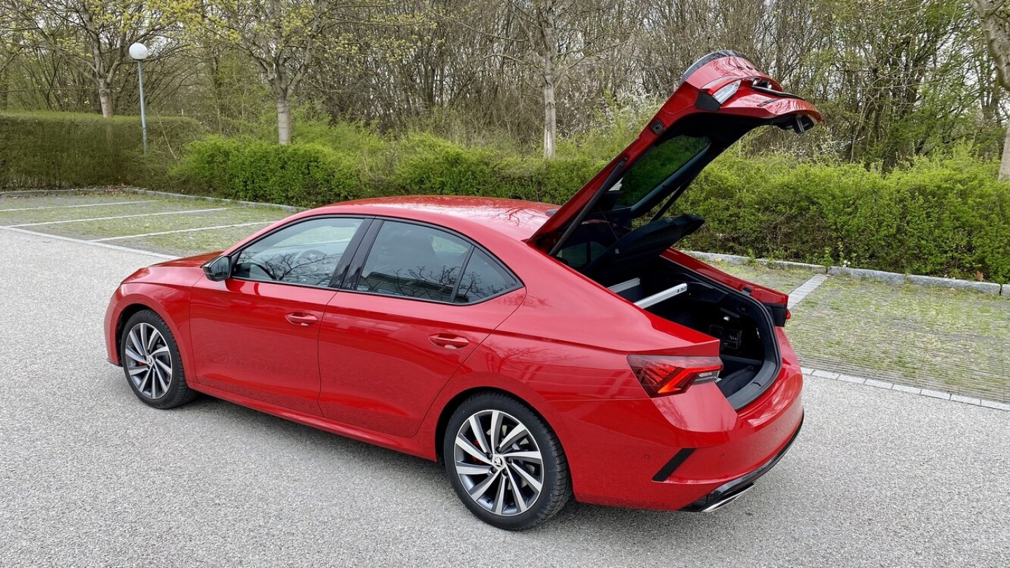 Mit der großen Klappe ist die Limousine kaum weniger nutzwertig als der Combi.