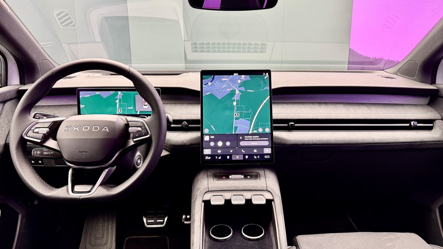 Als erster Skoda trägt der Peaq sein Infotainment-Display hochkant auf der Mittelkonsole.