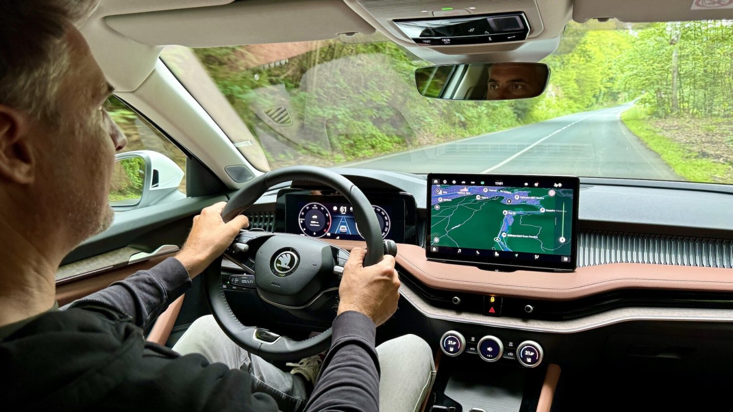 Fahrkomfort auf hohem Niveau: Unterwegs im neuen Skoda Superb.