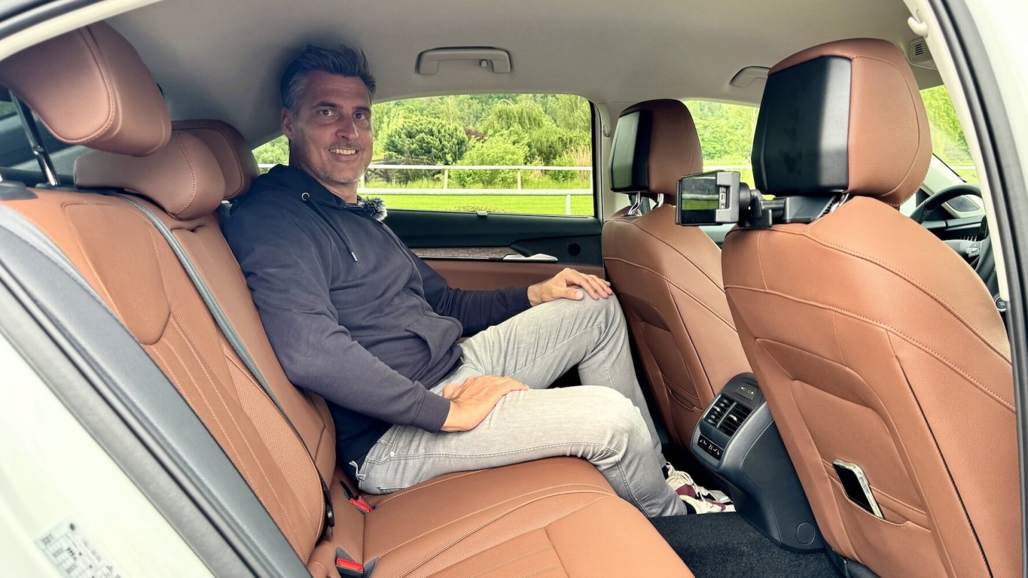 Auch als großer Mensch hat man im Superb-Fond gut lachen.