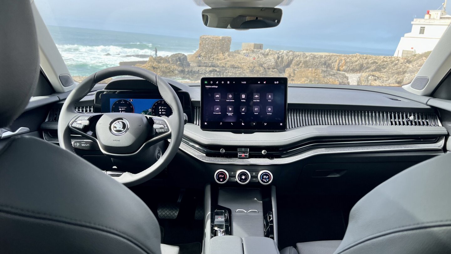 Skoda-Kenner finden sich im neuen Superb sofort zurecht.