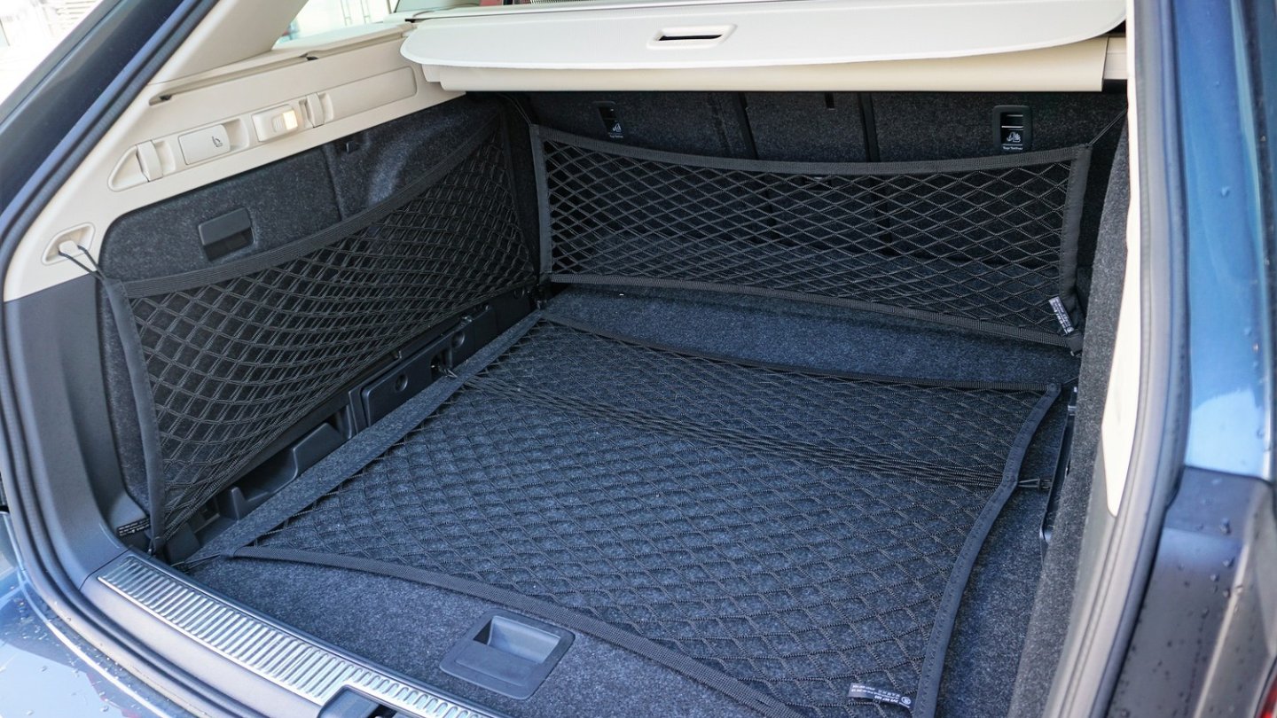 Ein Riesenreich namens Kofferraum. Mit praktischen Netzen für Kleinteile.