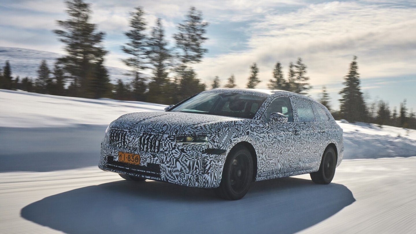 Der neue Skoda Superb läuft sich schon warm.