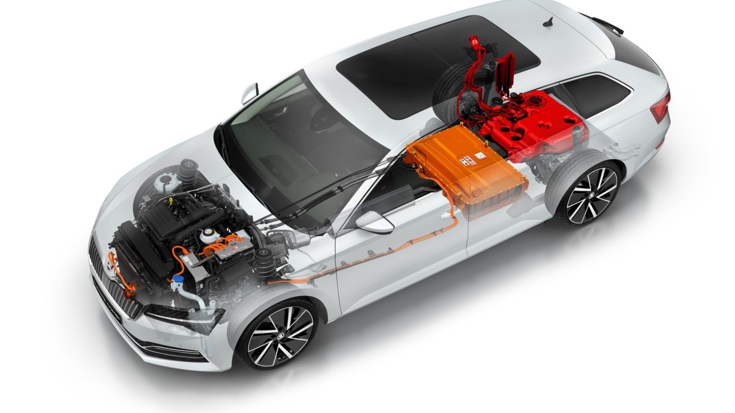 Den Plug-in-Hybrid gibt es als Limousine und Combi.