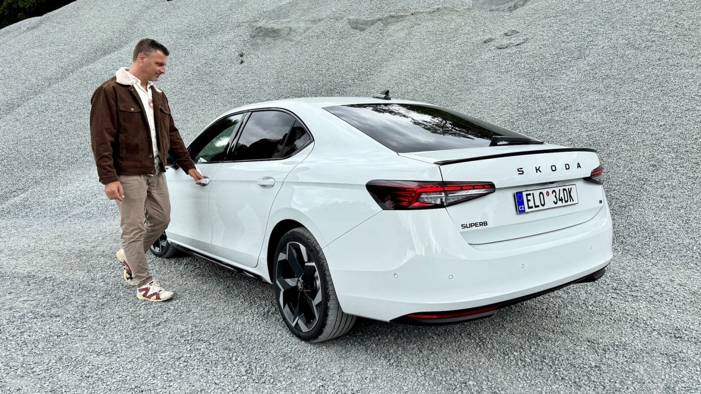 Der elektrifizierte Antrieb macht auch im Skoda Superb einen guten Eindruck.