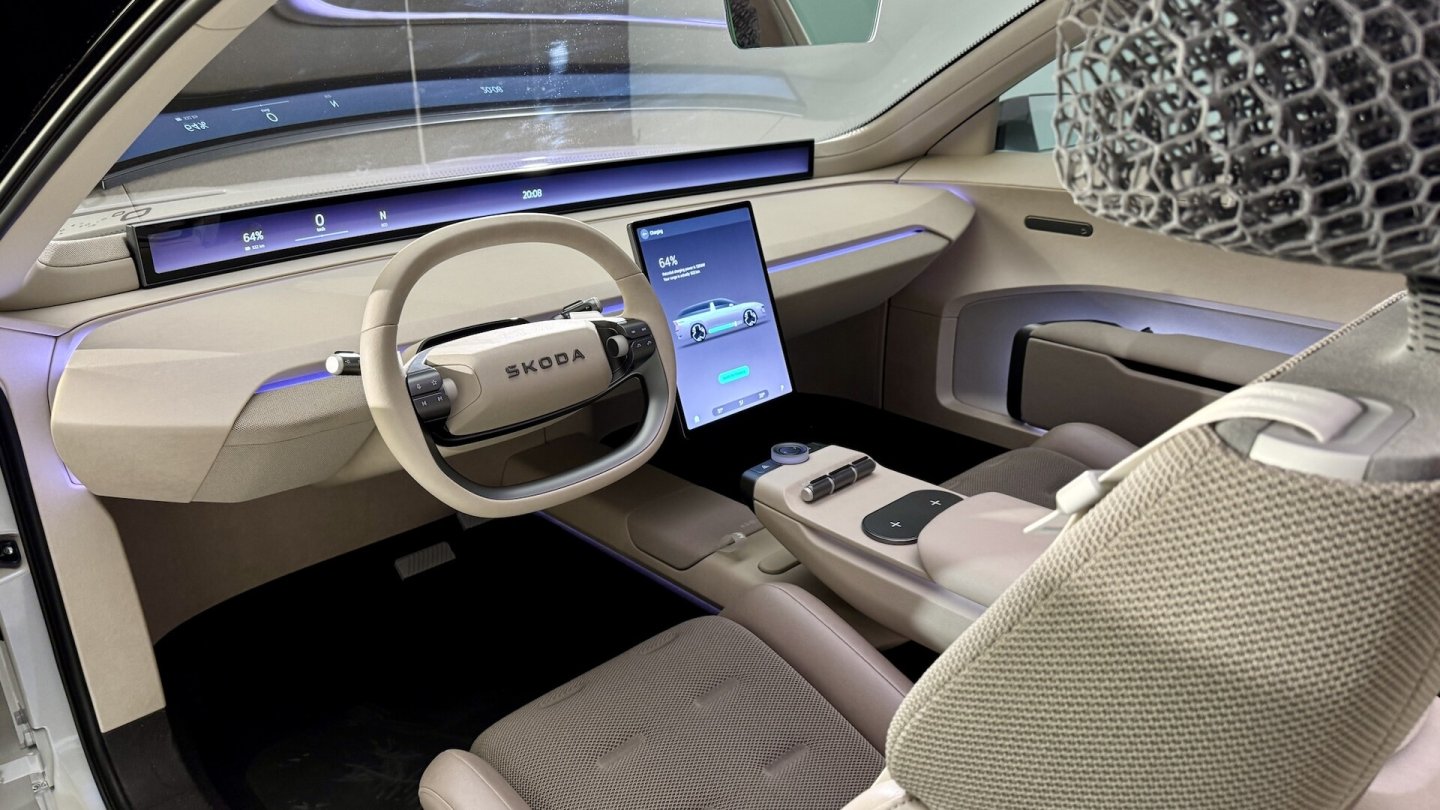 Ein Dreh-Drück-Steller und Walzen für Klimafunktionen wurden ergonomisch günstig auf der Mittelkonsole platziert.