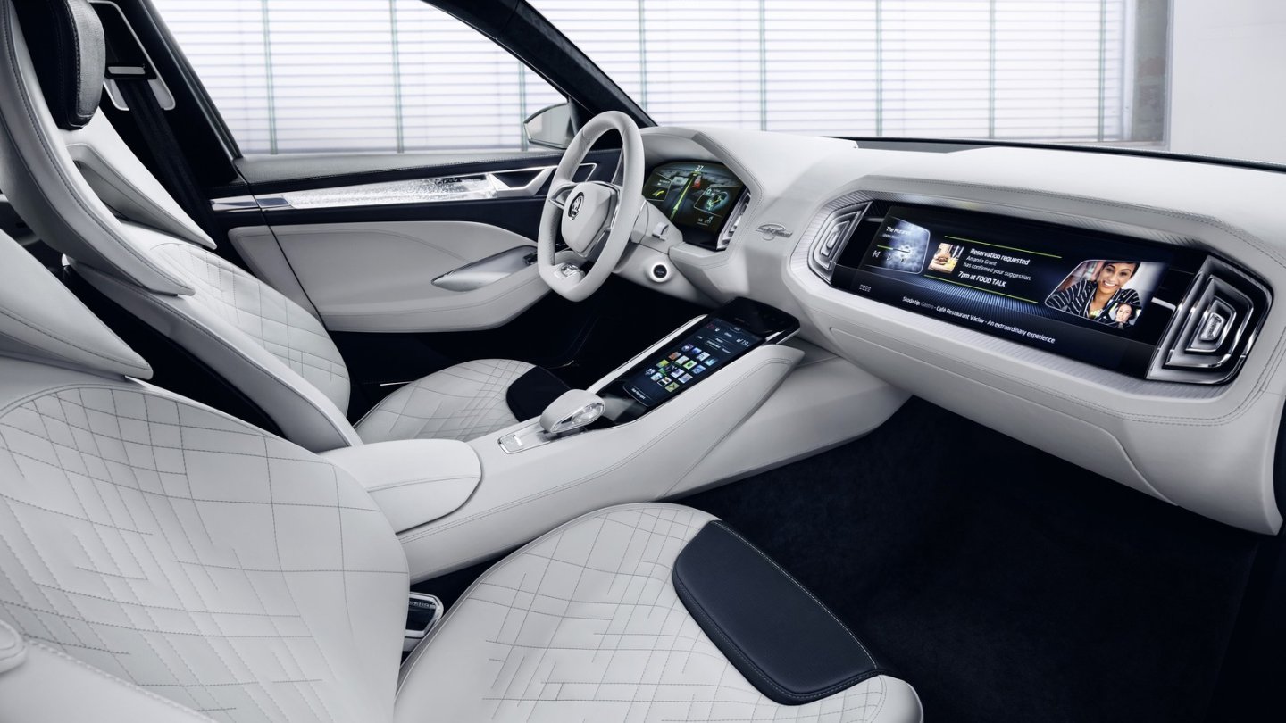 Innen greift die Studie einige Jahre in die Zukunft, das Serienauto wird weniger digital.