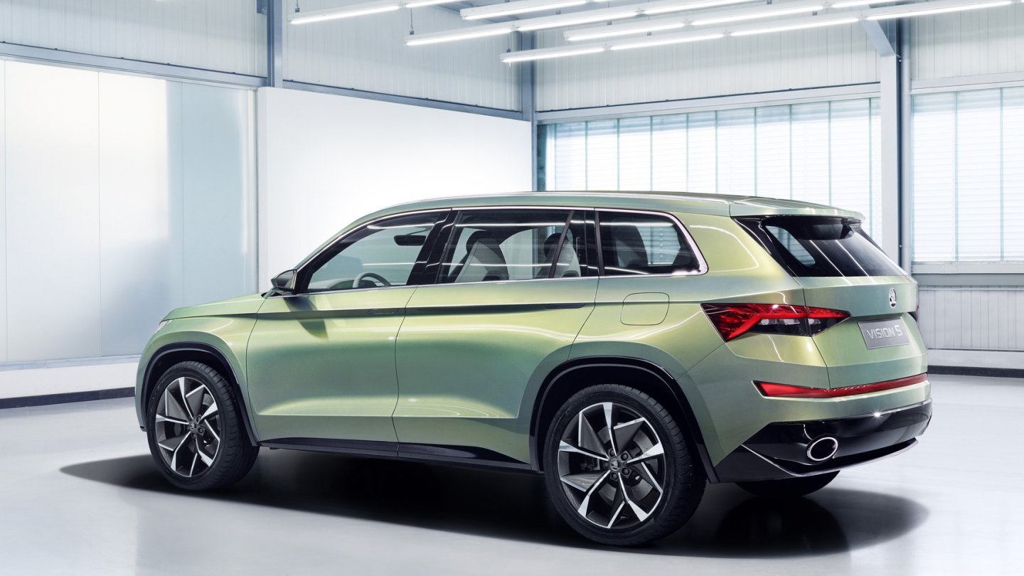 Das Heck wirkt auch sehr seriennah, nur die großen Endrohre sind Show.