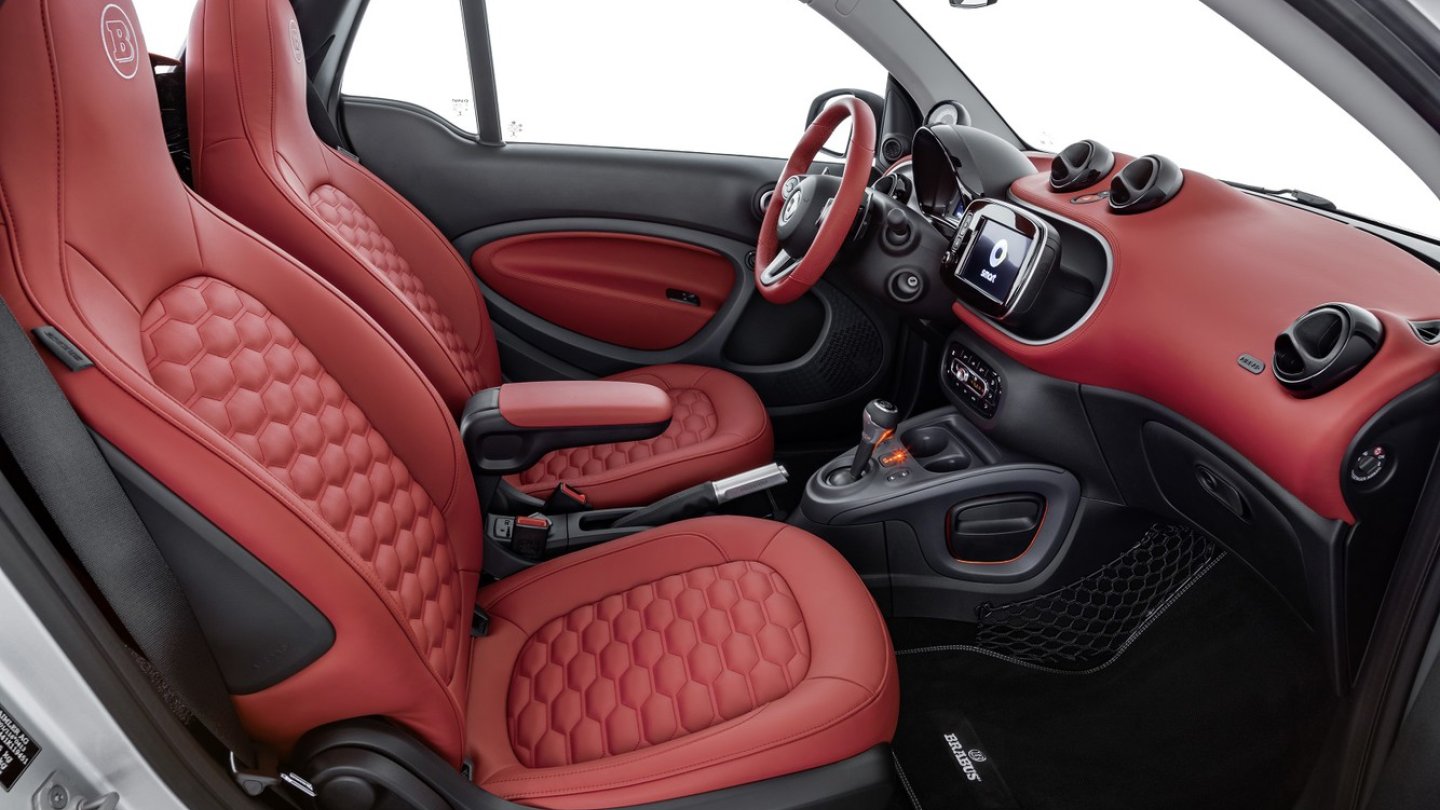 Rotes Leder im neuen Brabus-Cabrio.
