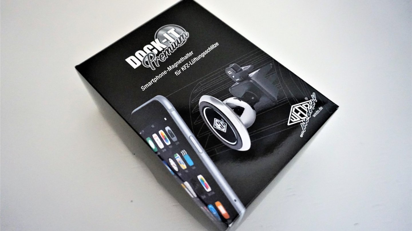 Dezent und einfach zu montieren ist die Dock-it-Halterung von Wedo.