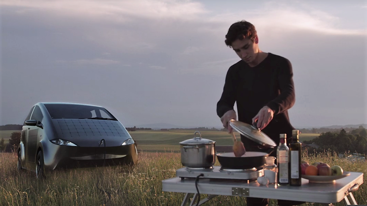 Mein Auto, mein Freund. Zusammen Elektro-kochen wir in den Sonnenuntergang hinein.