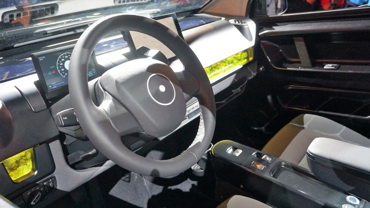 Ja, das ist Moos im Cockpit. Als natürlicher Luftfilter.