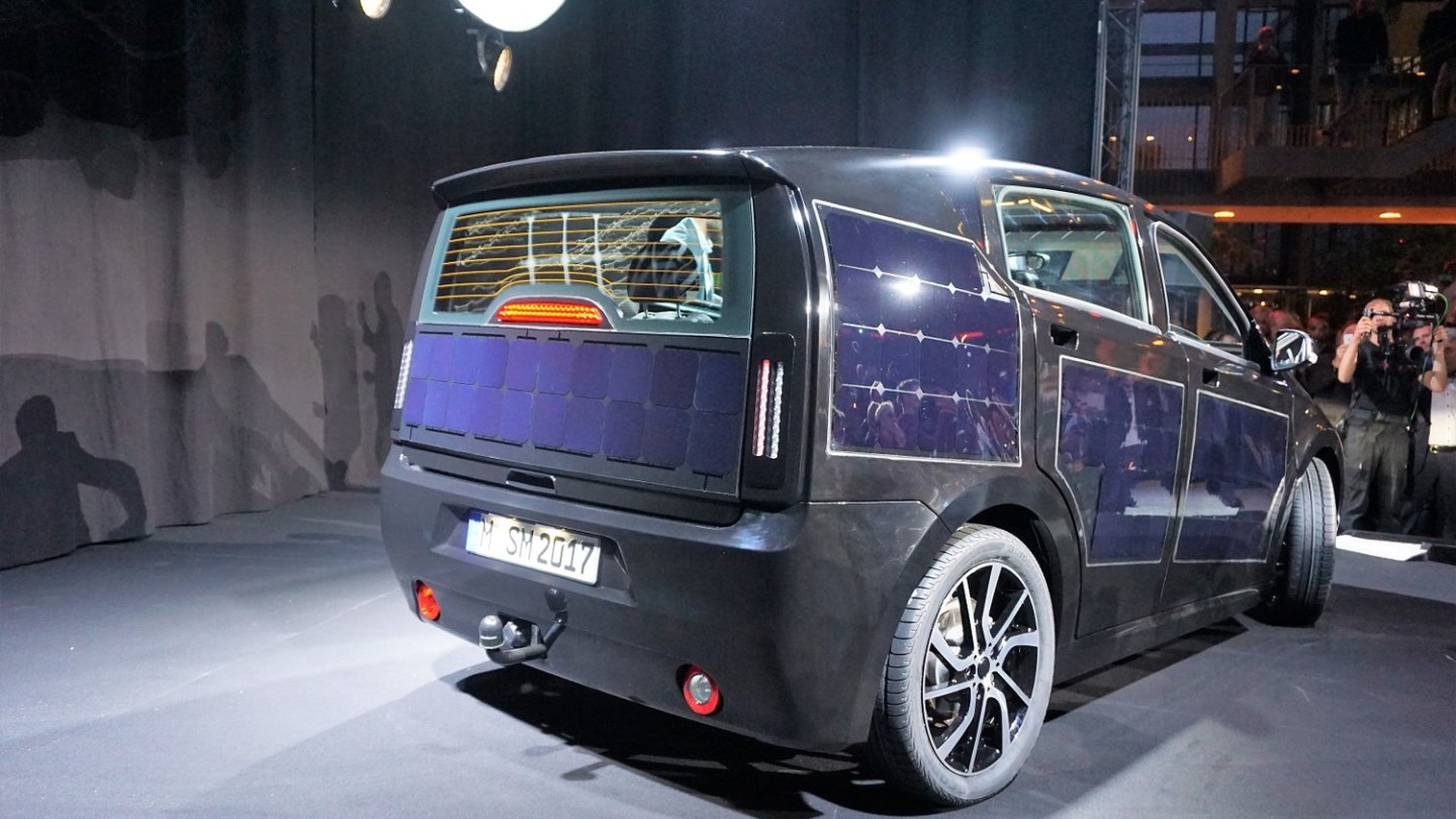 Der Sion kommt auch mit Anhängerkupplung. 750 kg Anhängelast reichen für den Wertstoffhof.