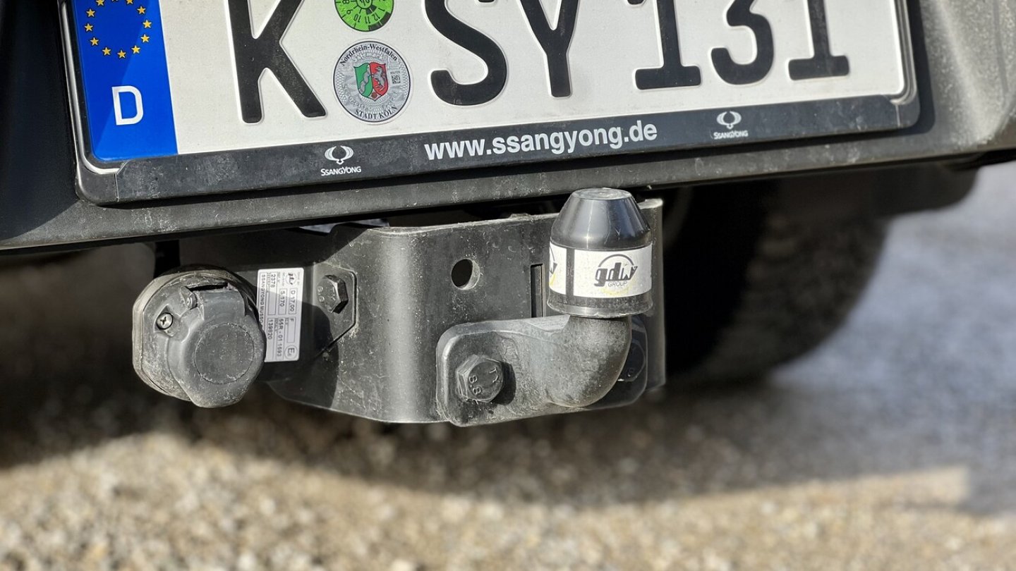 Mit Automatikgetriebe kann der lange Musso 3,5 Tonnen an den Haken nehmen.