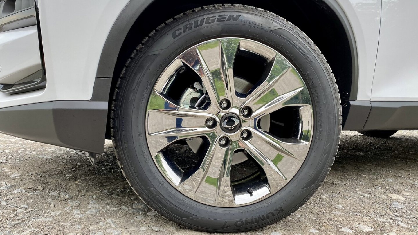 Glänzende 20-Zoll-Felgen kosten Aufpreis.