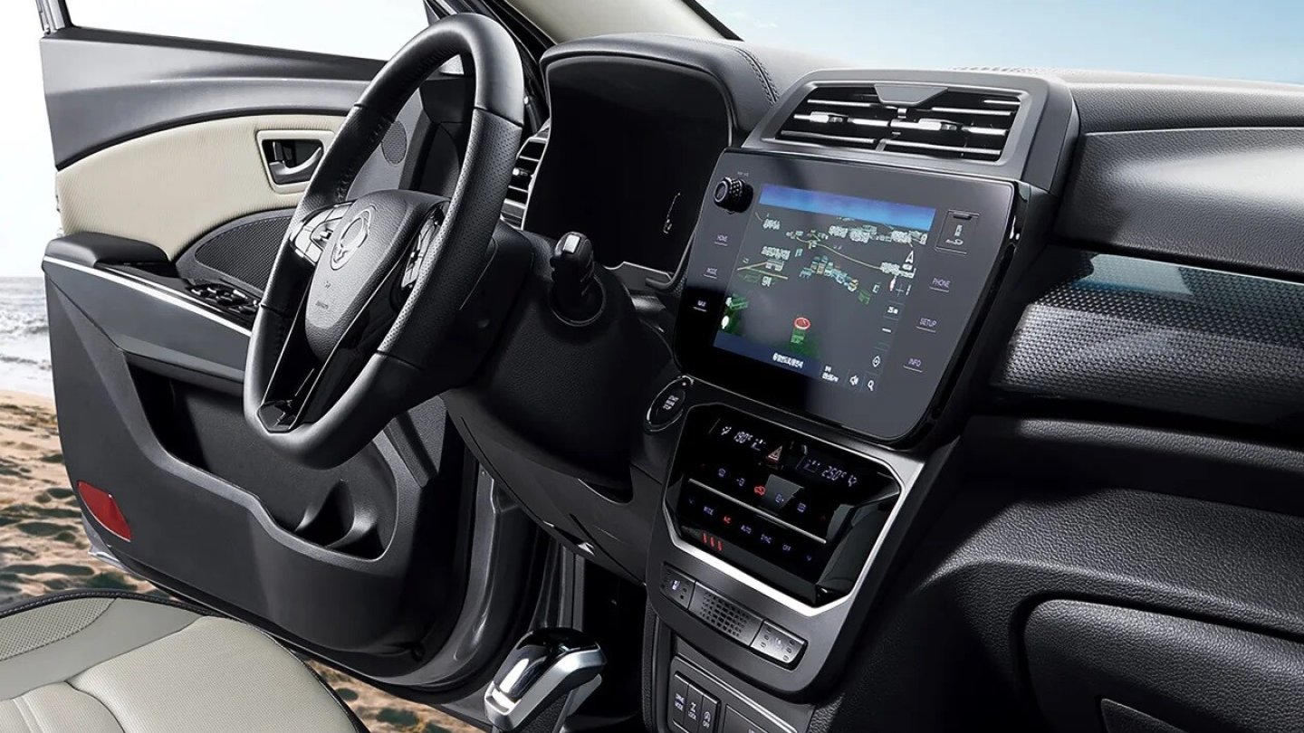 Die Mittelkonsole wurde zum Facelift umgestaltet.