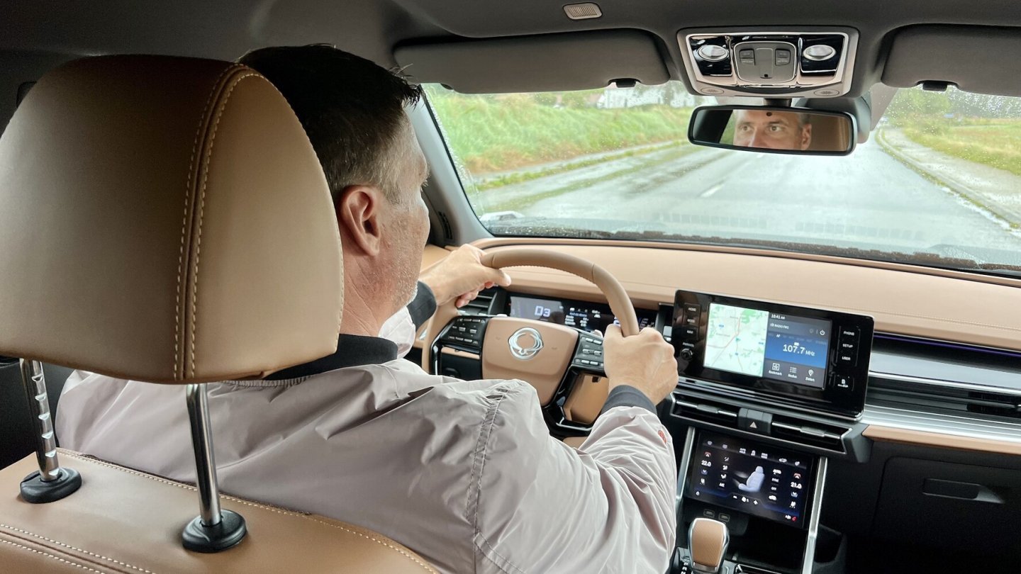 Das fache Cockpit erlaubt eine gute Rundumsicht.