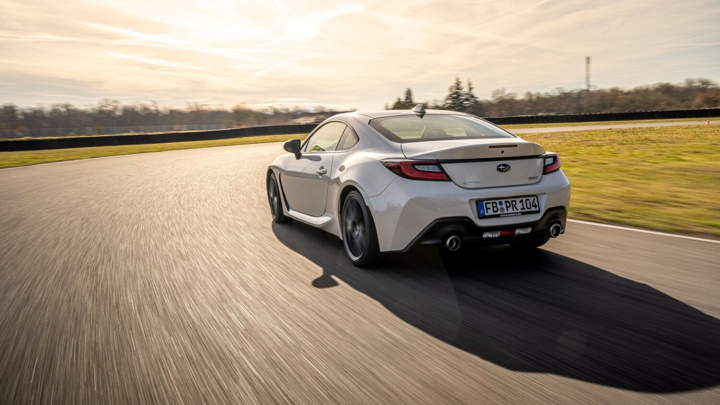 Das Coupé mit Hinterradantrieb hat eine Leibspeise: Kurven!