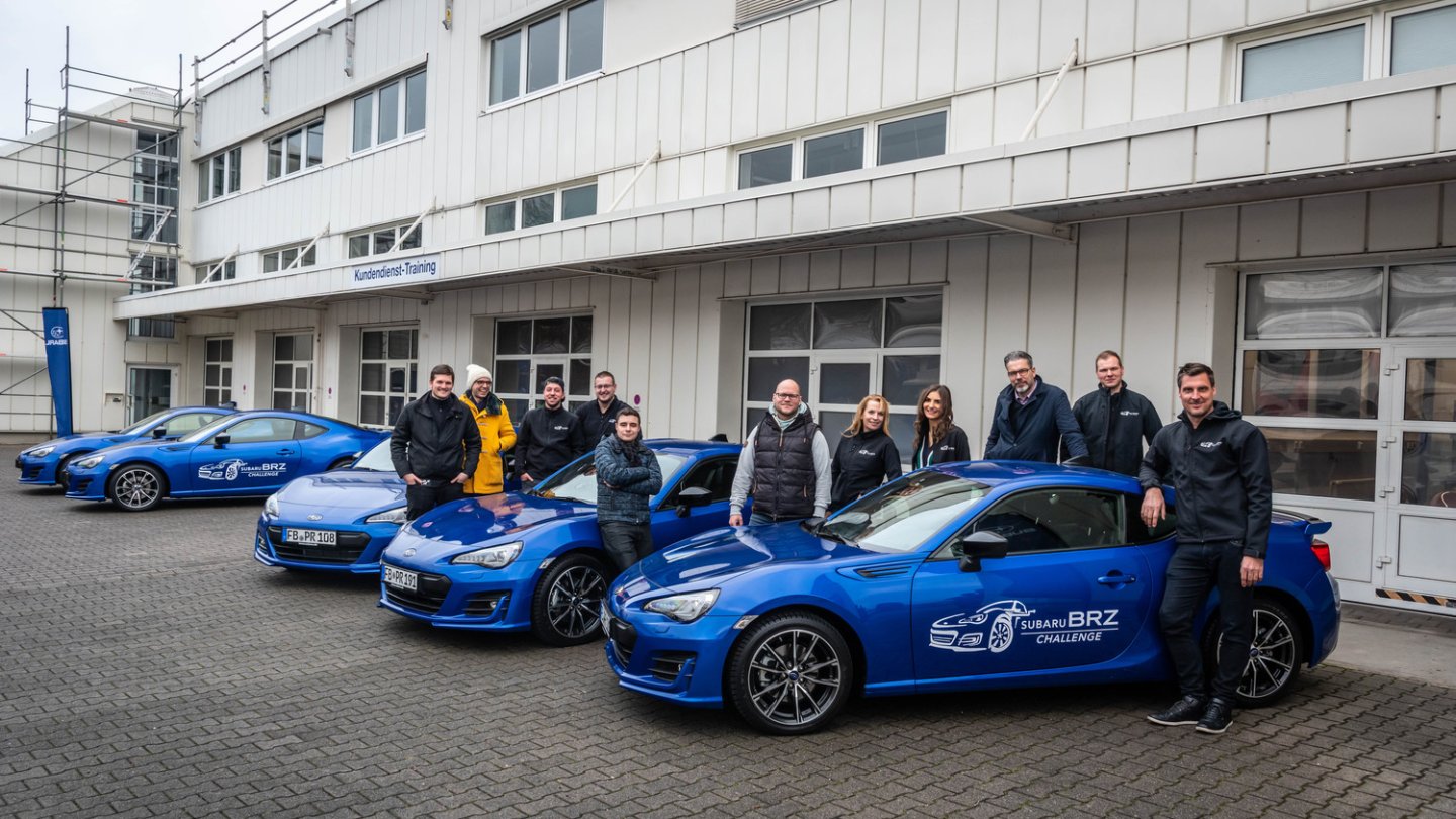 Alle sind bereit zur Abfahrt: Autos und Teams. Foto: André Tillmann