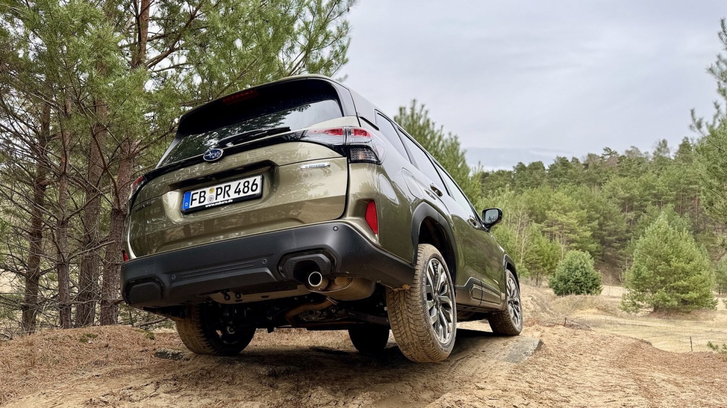 Die Regelung des Allradantriebs funktoniert auch, wenn nicht überall Bodenkontakt besteht.