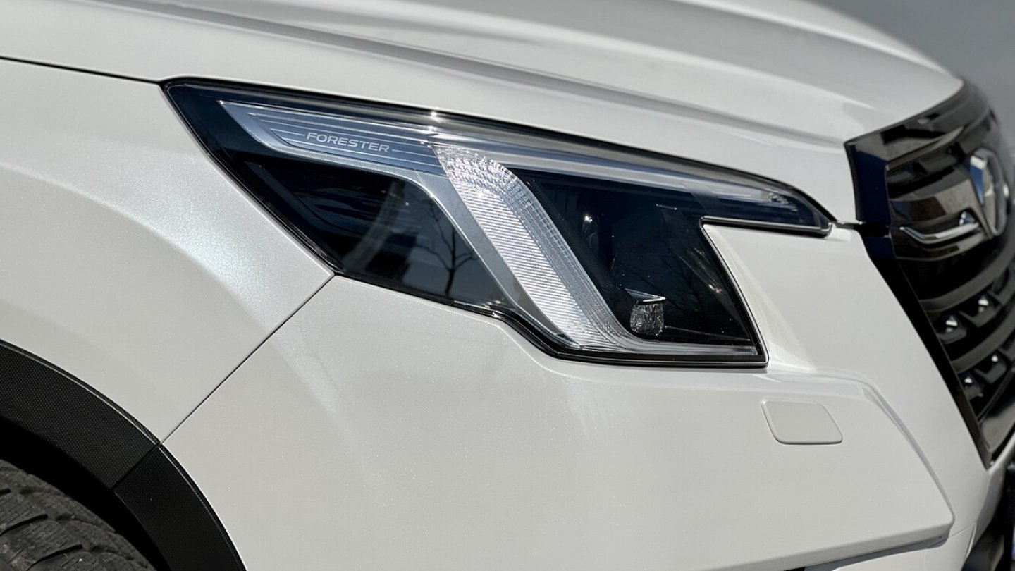 Neue Scheinwerfer kennzeichnen das Facelift des Subaru Forester.