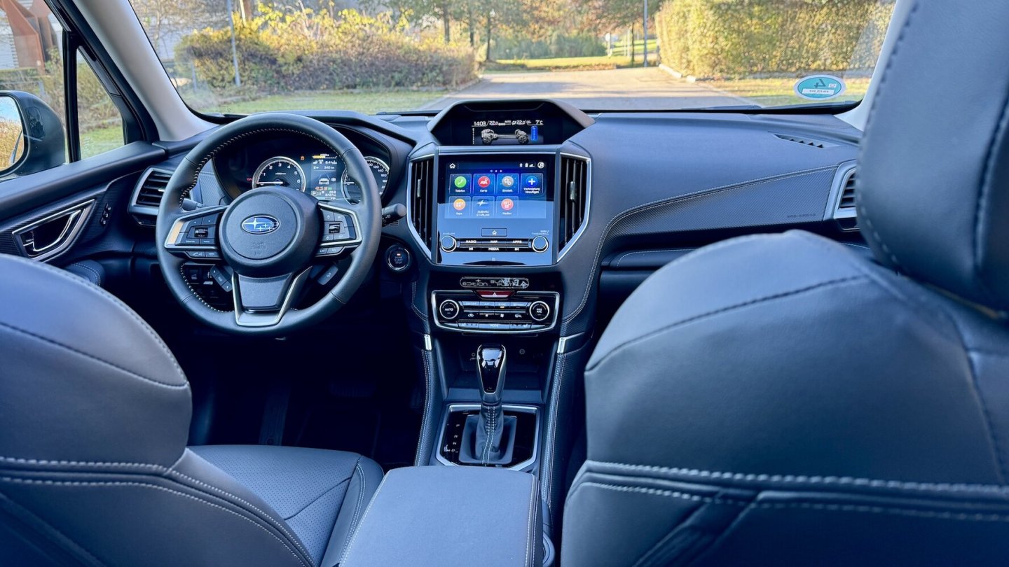 Angaben des Bordcomputer lassen sich auch im Info-Display unter der Winschutzscheibe anzeigen.