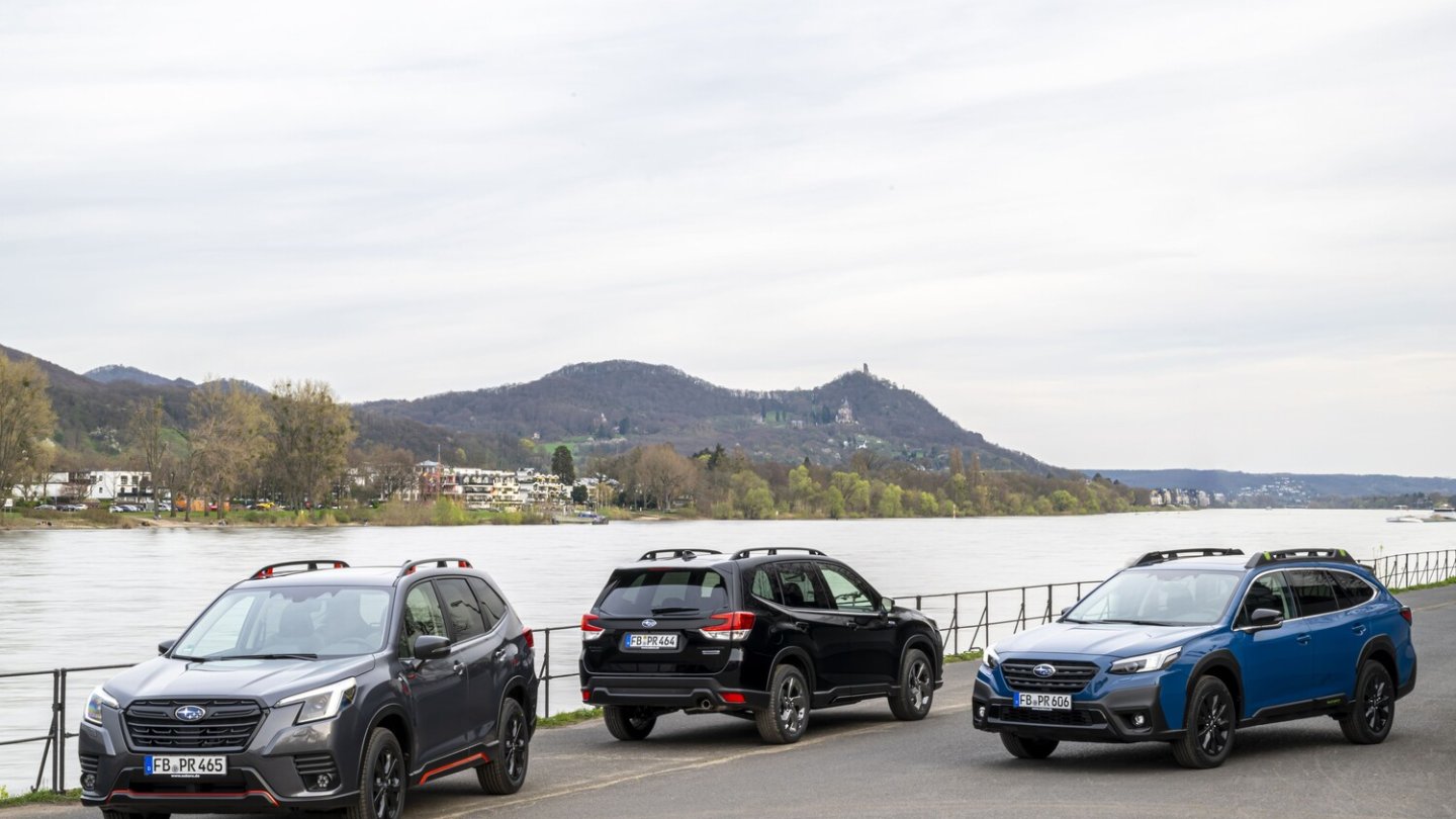 Neben den beiden Sonderserien des Forester gibt es auch einen limitierten Spezial-Outback, hier rechts im Bild.