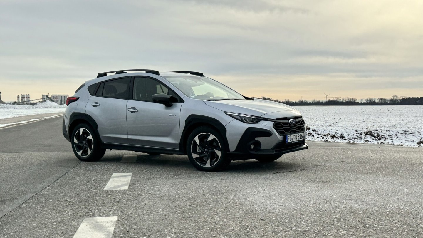 Der Crosstrek legt sich stärker in Kurven.