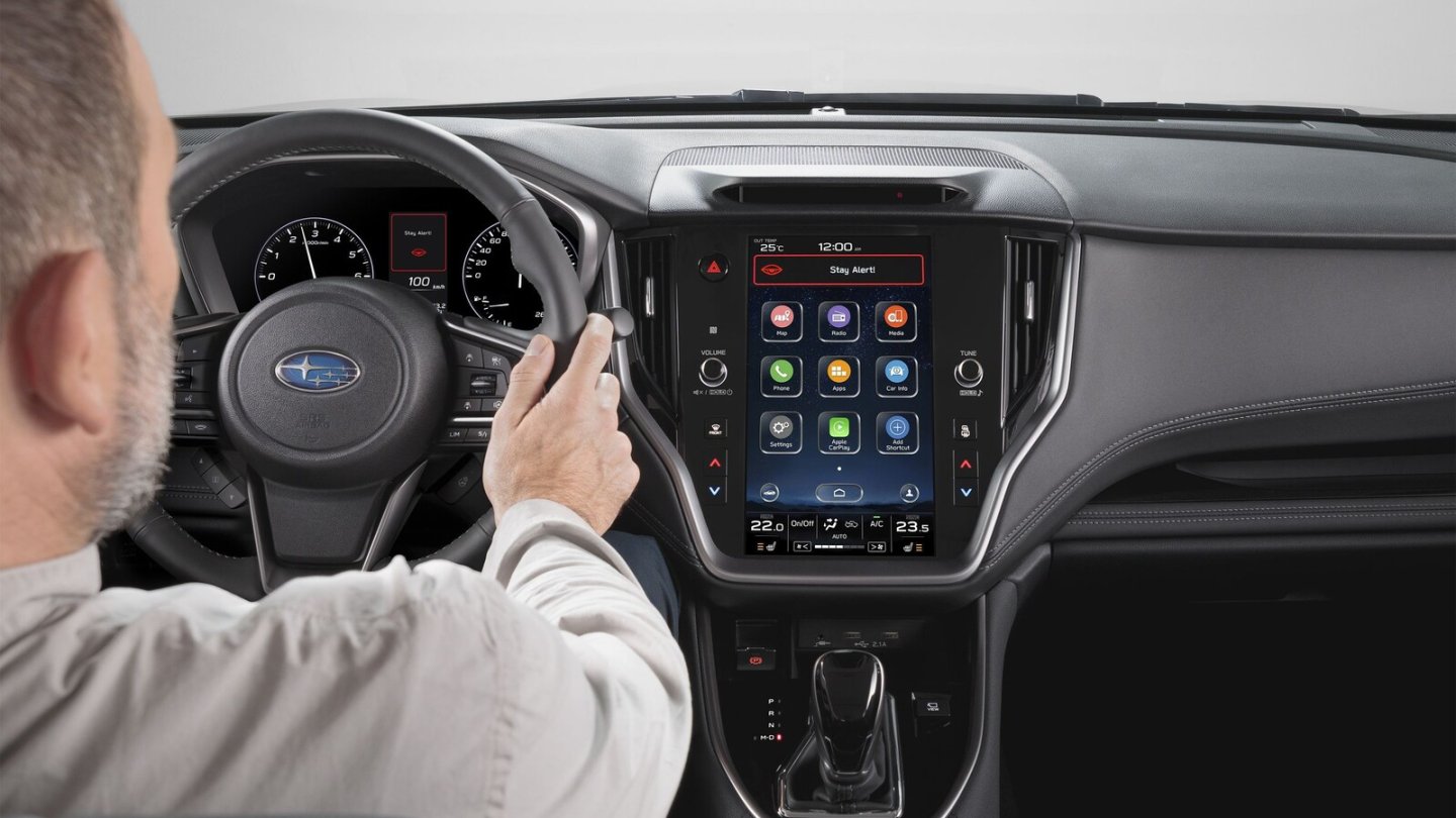 Das 11,6 Zoll große Infotainment-Display ist in allen Versionen serienmäßig.