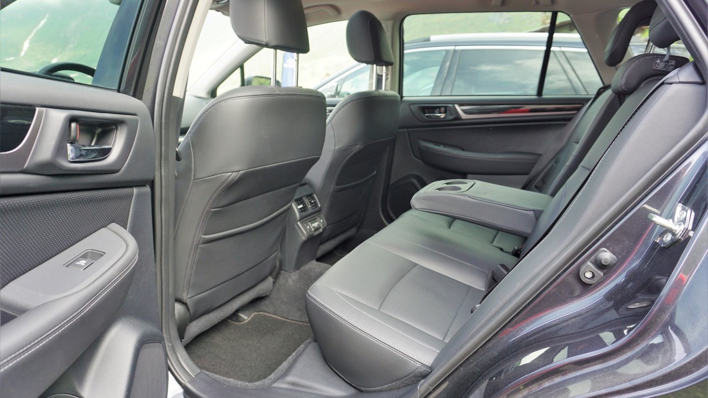 Viel Platz im Fond, der mit 2 USB-Anschlüssen auch modernen Ansprüchen genügt.