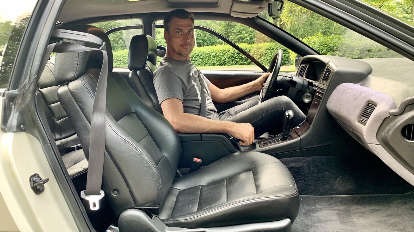 Die großen Fensterflächen bringen viel Licht in das Coupé.