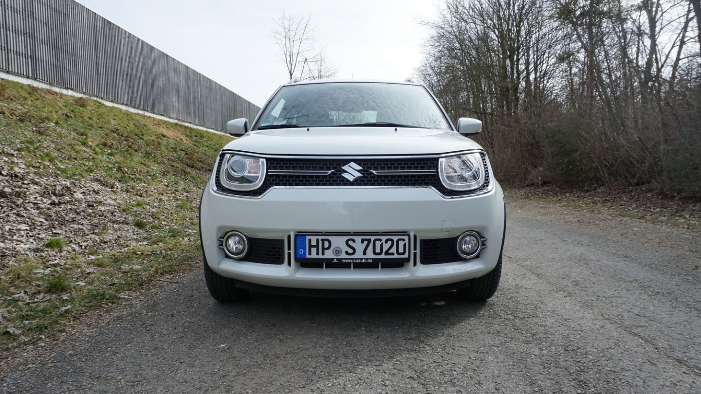 Der Suzuki Ignis blickt sympathisch in die Welt.