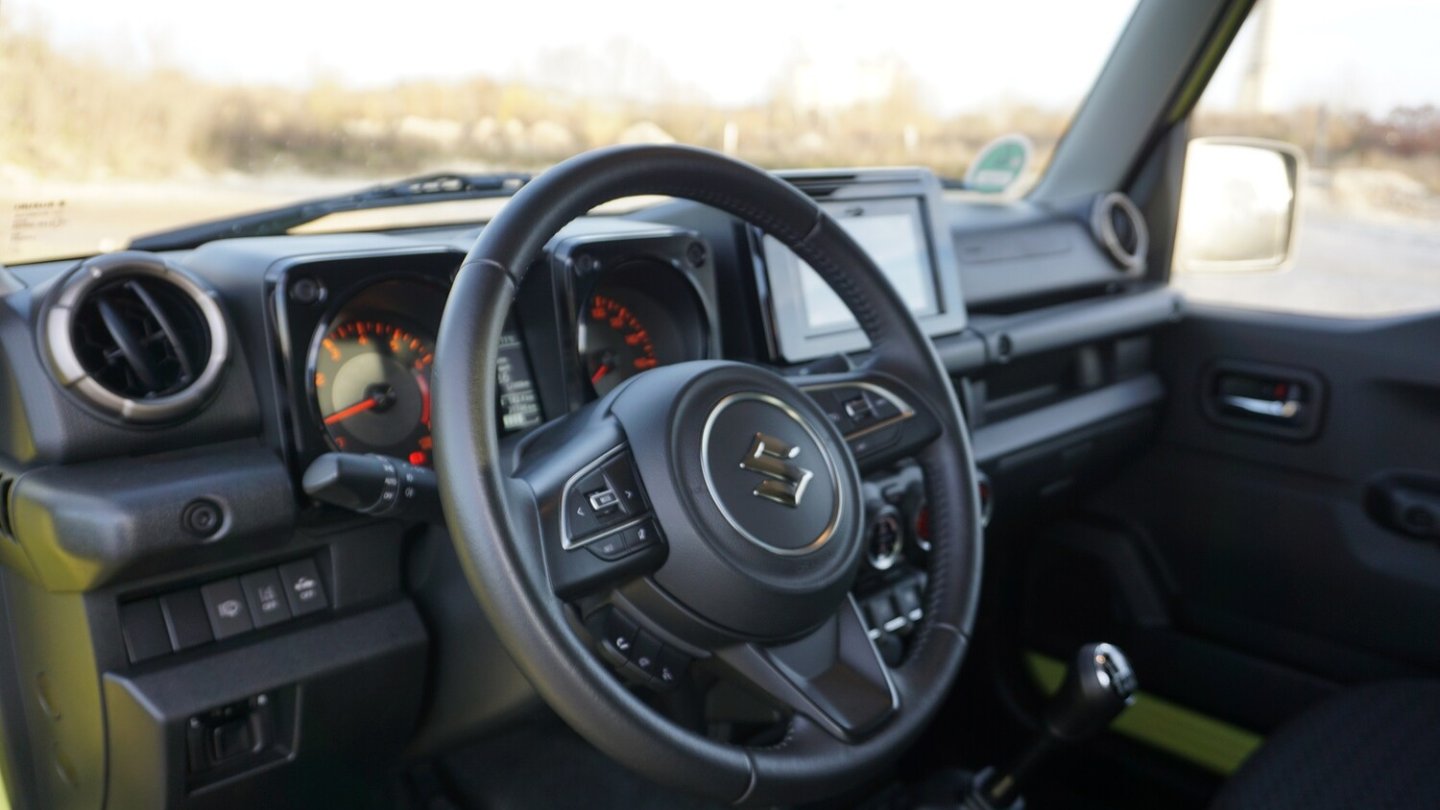 Am Lenkrad muss viel gekurbelt werden.