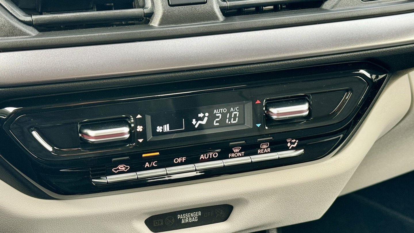 Die Klimaautomatik steckt im Swift Comfort+, Club und Comfort kommen mit manueller Regelung.