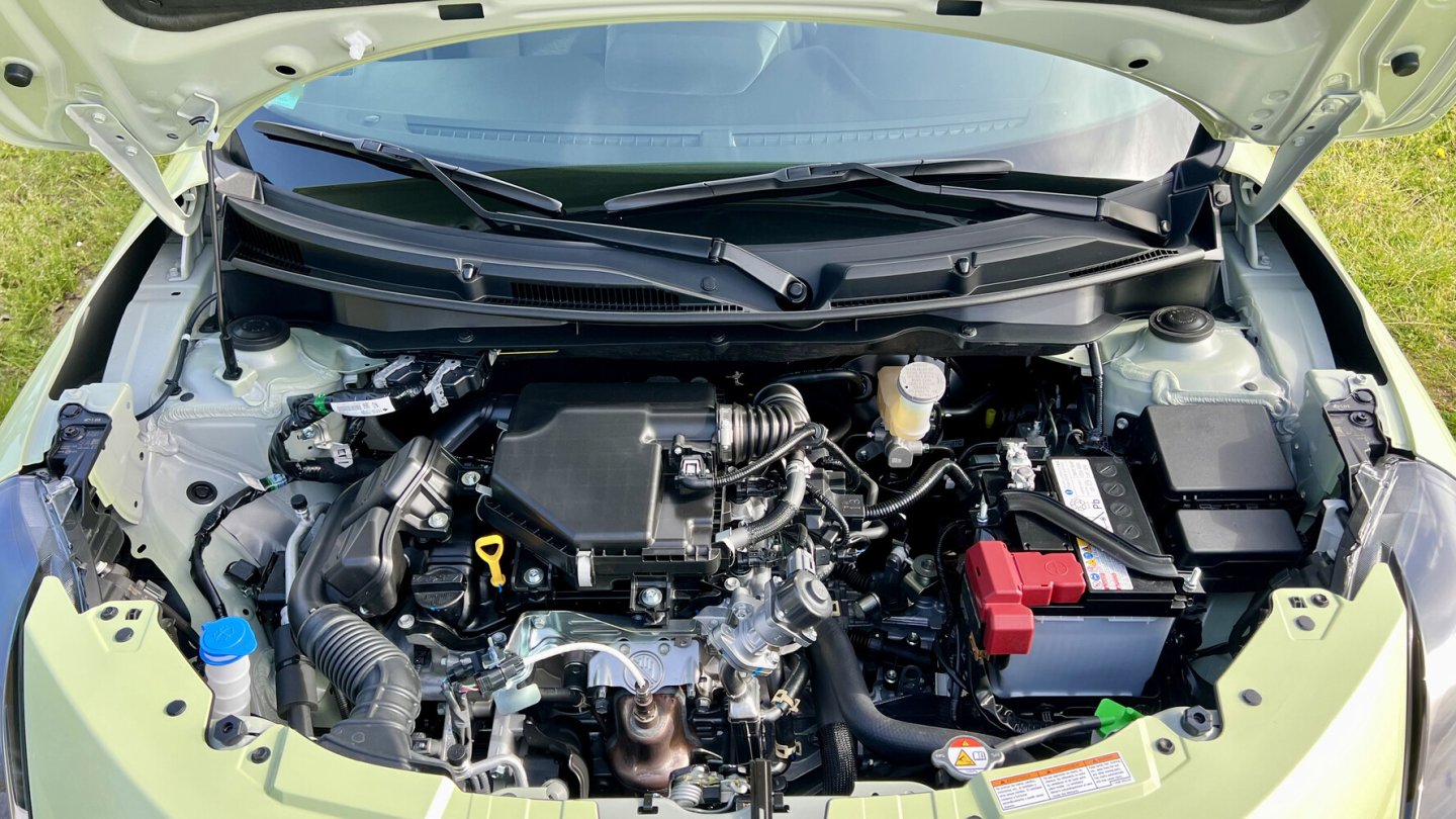 Der Dreizylinder-Benziner mit 82 PS wird von einem Startergenerator unterstützt.