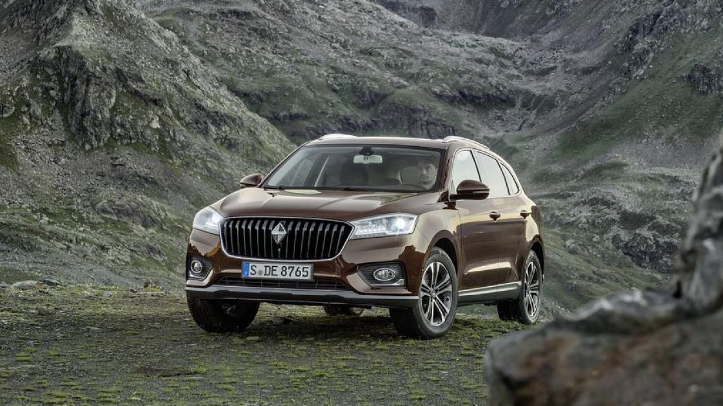 Hier die Gegenüberstellung - der Borgward BX7.
