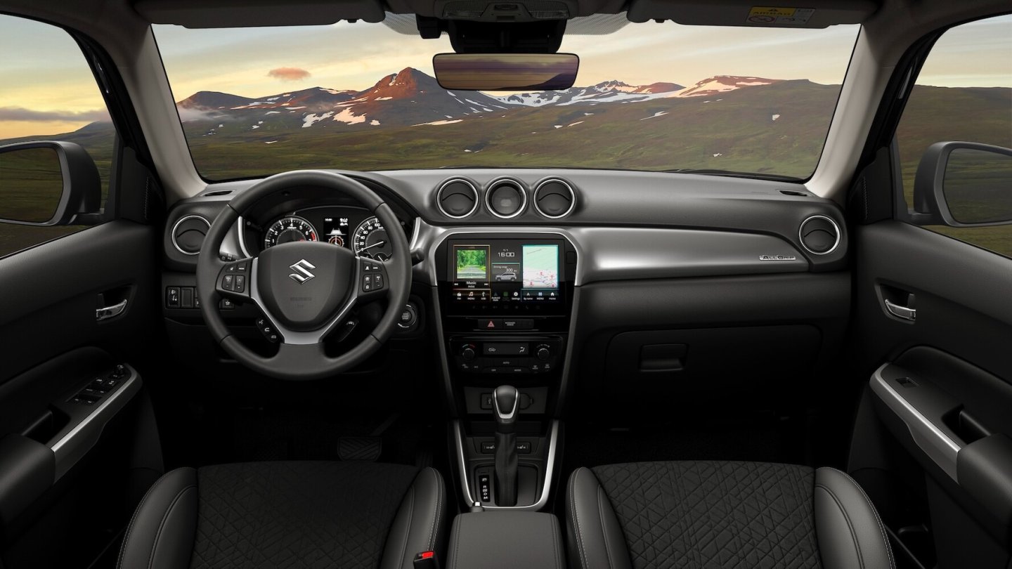 Im Cockpit steckt ein neues Infotainmentsystem.