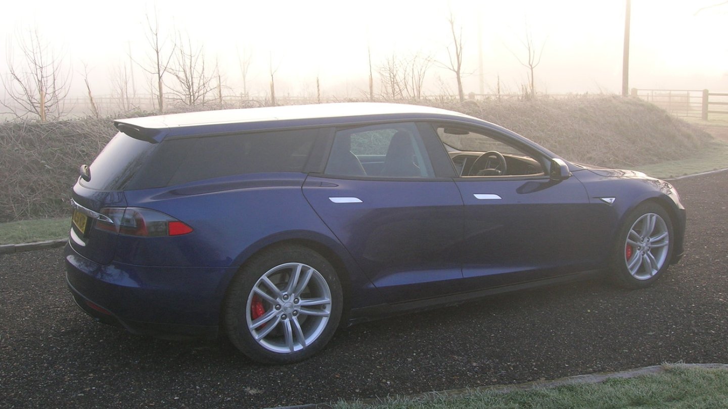 Auf der Qwest Website ist ein semigutes Modellauto zu sehen, das Fotoobjekt wird hier viele Schritte weiter.