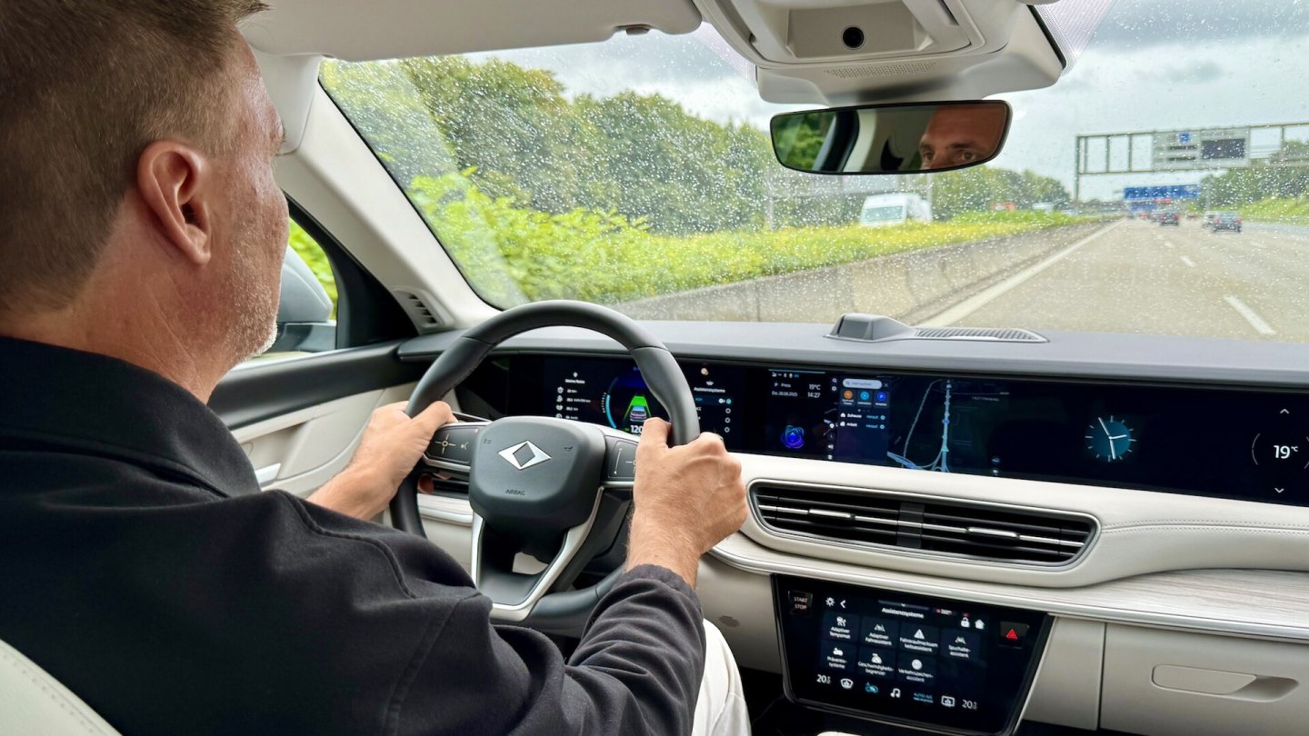 Der T10X macht auch bei höherem Tempo auf der deutschen Autobahn eine gute Figur.