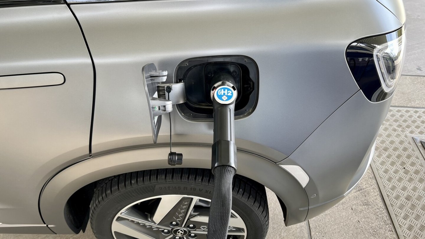 TotalEnergies will sich künftig verstärkt auf die Elektromobilität mit Strom und Waserstoff konzentieren.