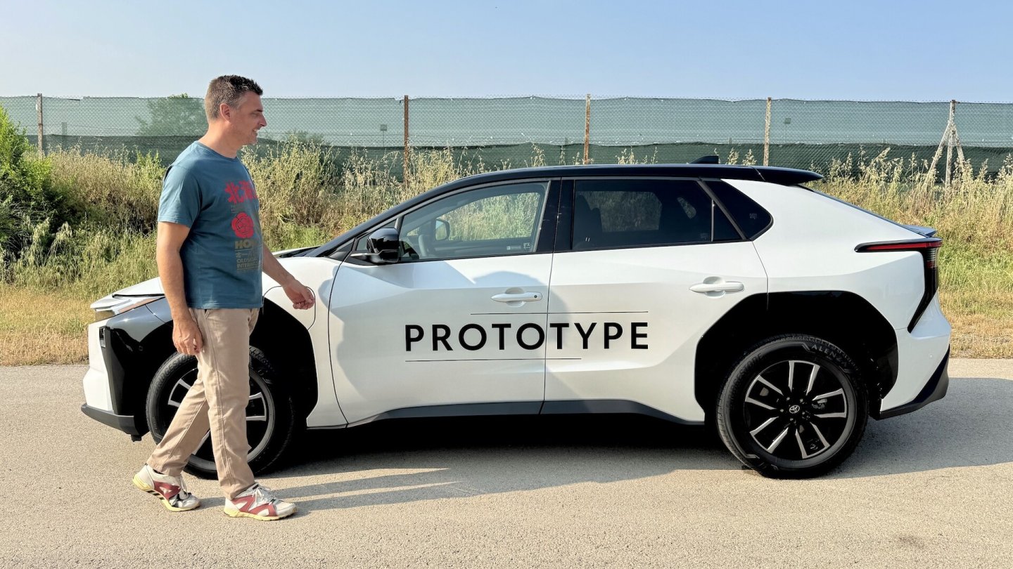 Im zweiten Halbjahr 2025 kommt der neue Toyota bZ4X auf den Markt, 2026 folgt der Touring mit Kombi-Heck.